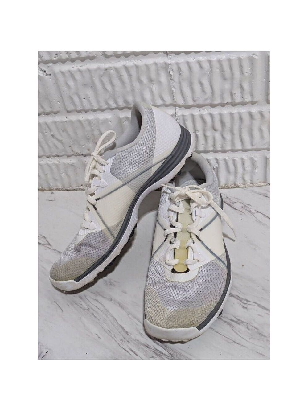Nike Women's White & Gray Argyle Pattern Lace-Up Golf Shoe Sneakers Size 8